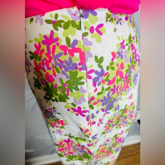 EUC Liz Claiborne SZ 4 white straight legged pant w/floral design, waist 28” - Picture 4 of 7